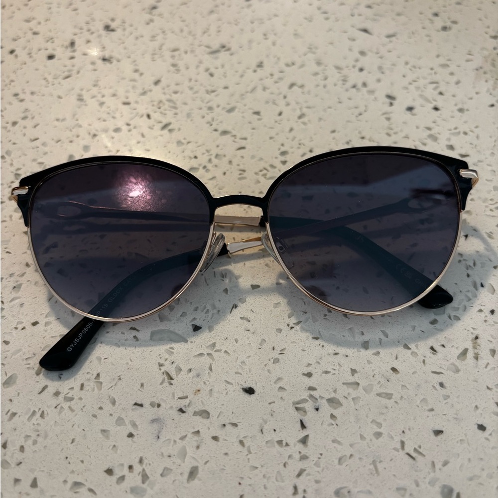 Chic Black & Gold Cat-Eye Sunglasses